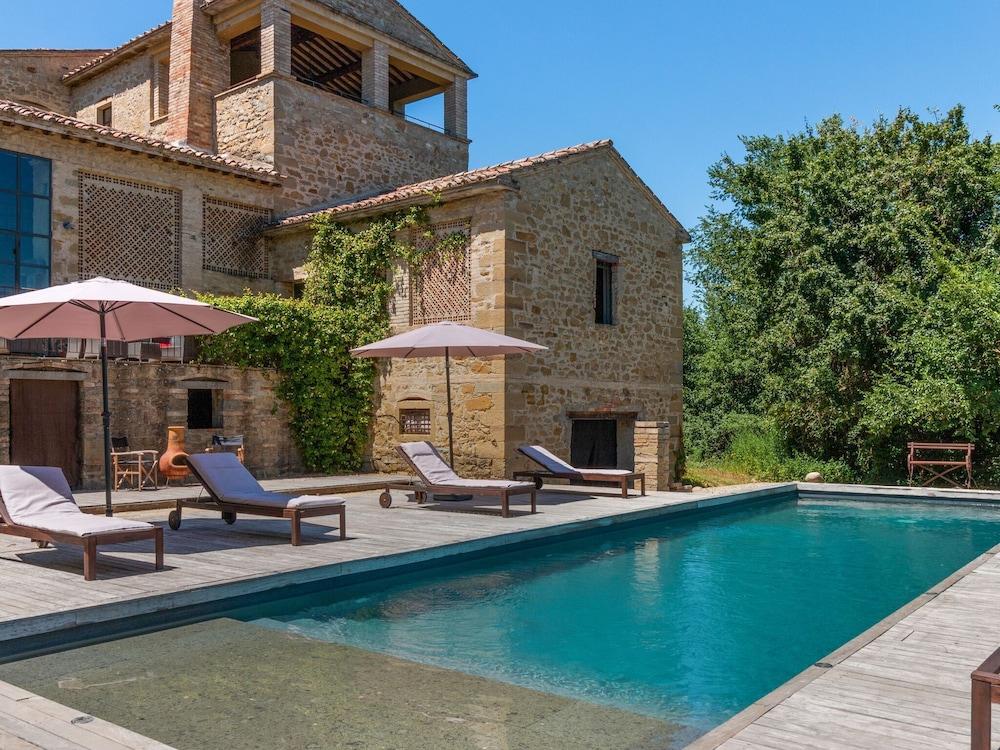 Rustic Apartment in Anghiari With Pool Exterior