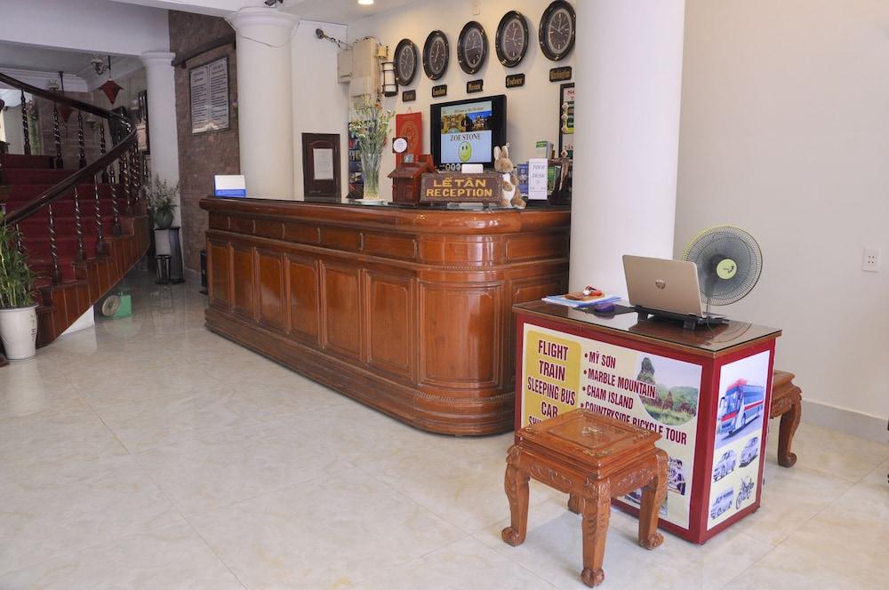 هوي أن ني ني هوتل قاعة الاستقبال