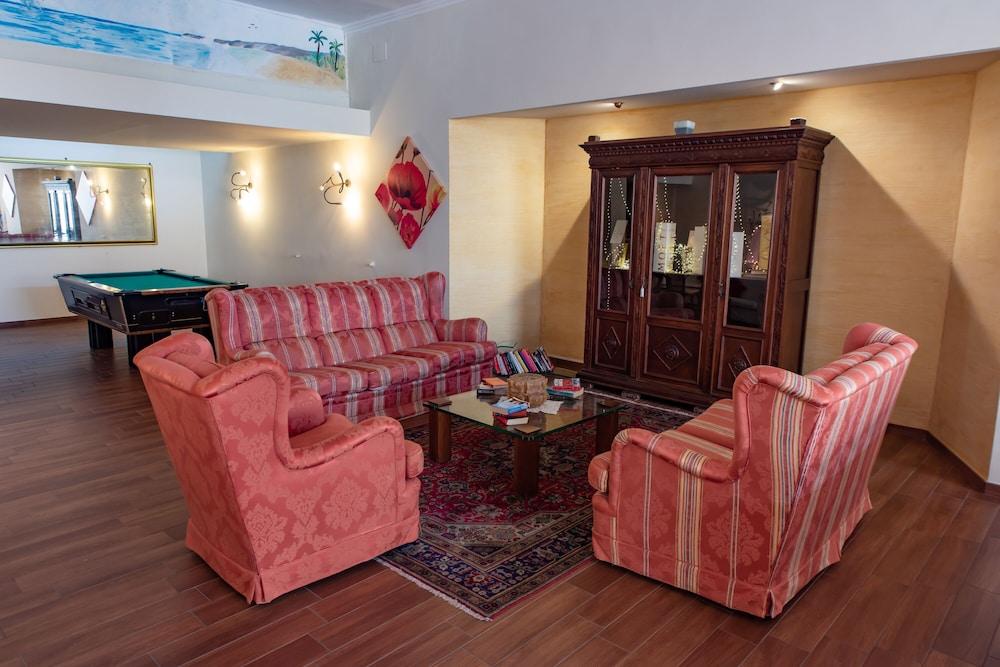 هوتل برينسيب منطقة الجلوس في الردهة