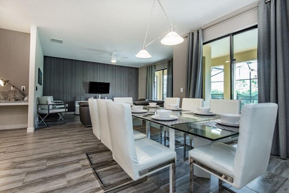 6 Bdrm 5 Bath in Solterra Resort