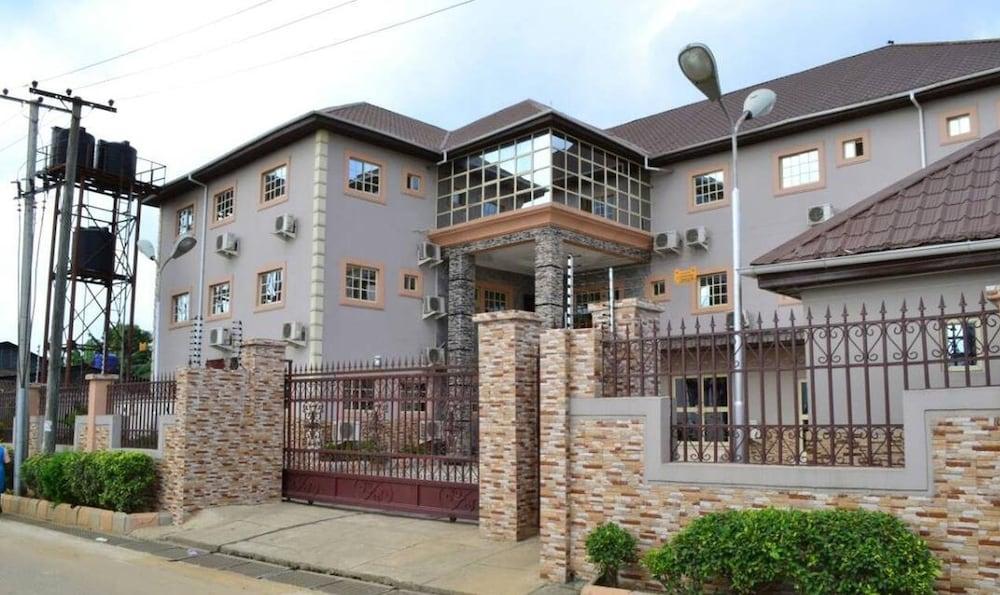 Rayjok Hotel And Suites