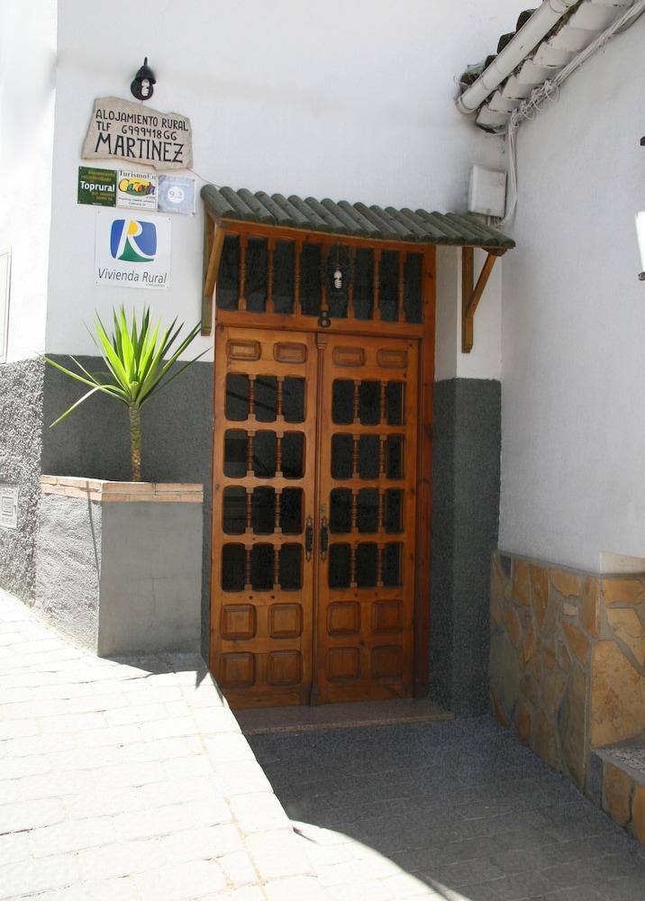 أبارتامنتوس روراليس مارتينيز تفاصيل الفندق من الخارج