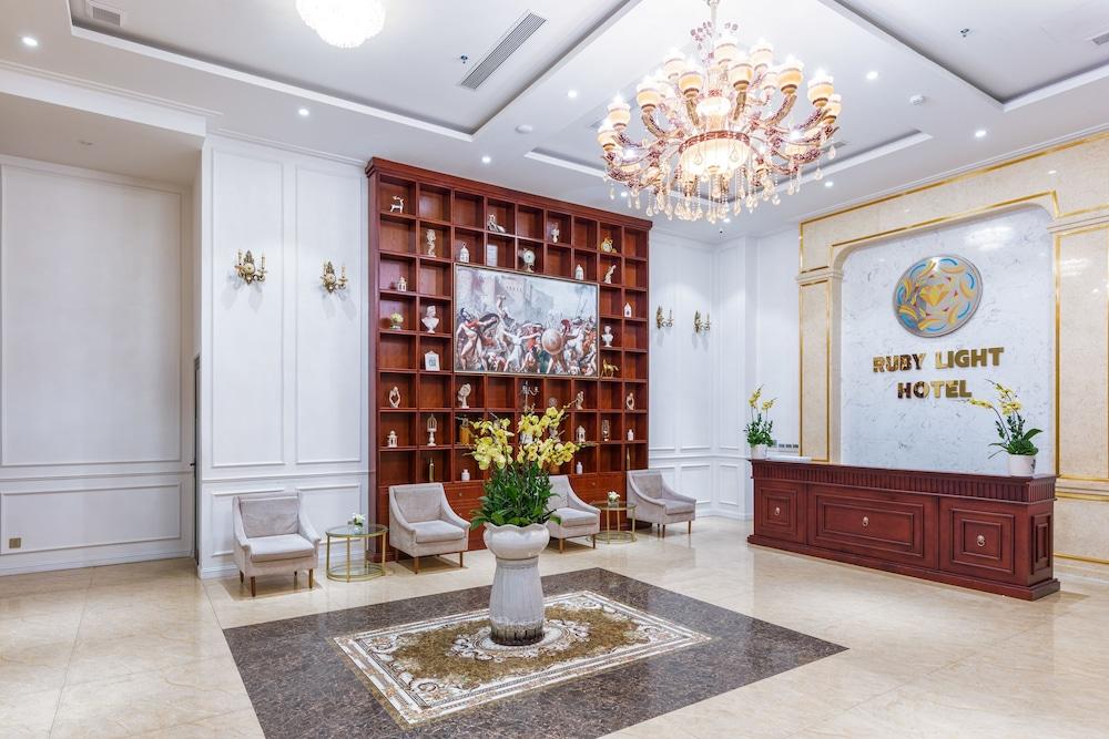 روبي لايت هوتل دانانغ الردهة