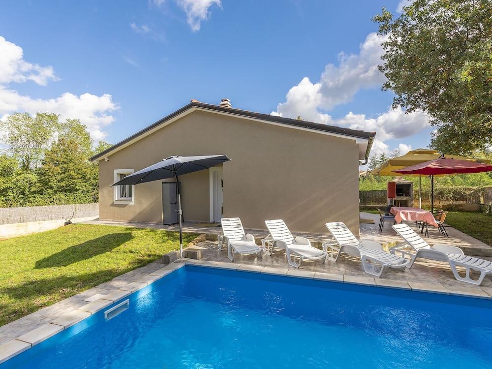 هوليداي هاوس فور 4-5 بيرسونز ويذ برايفت بول نير روفينج المنطقة الخارجية