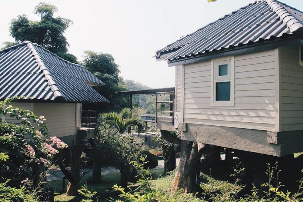 Onhill Village Exterior
