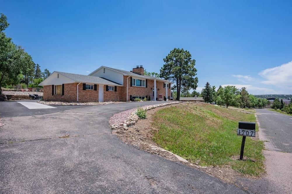 جاردن ليفل بيرفيكت هوت تب فاير بيت آند مور! المنطقة الخارجية