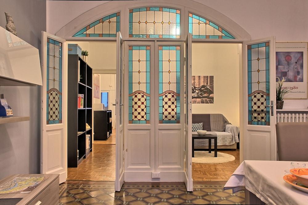 Logicasa Amazing Downtown Como Room