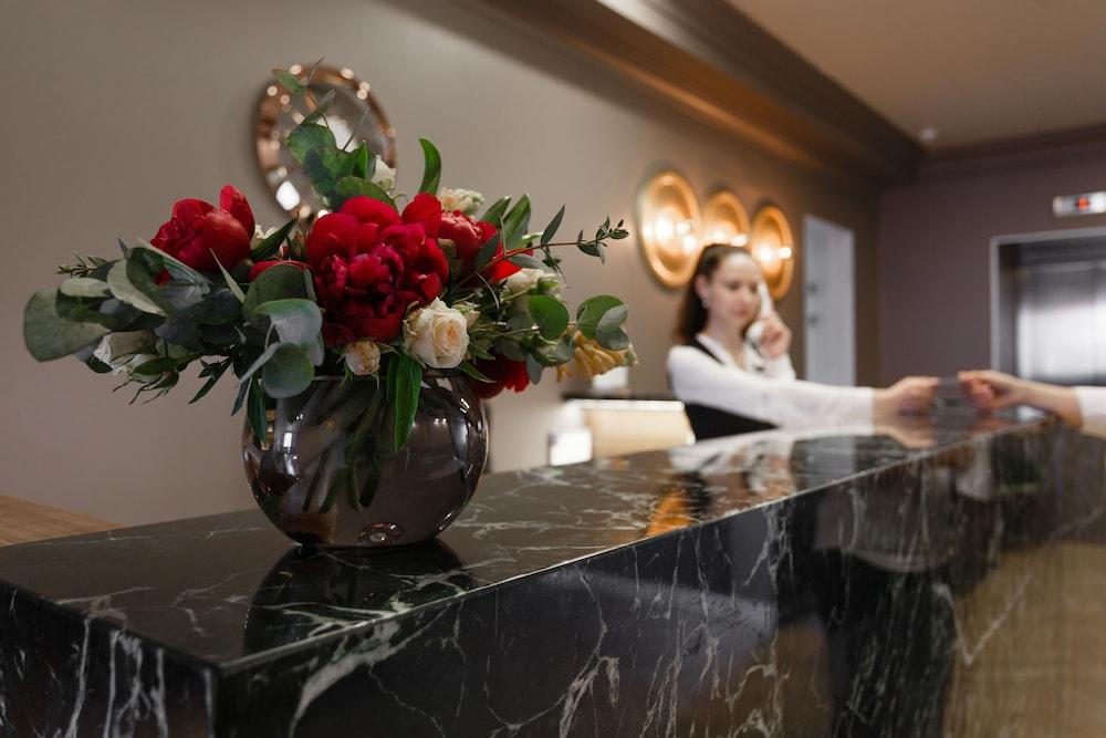 UNO Design Hotel Reception
