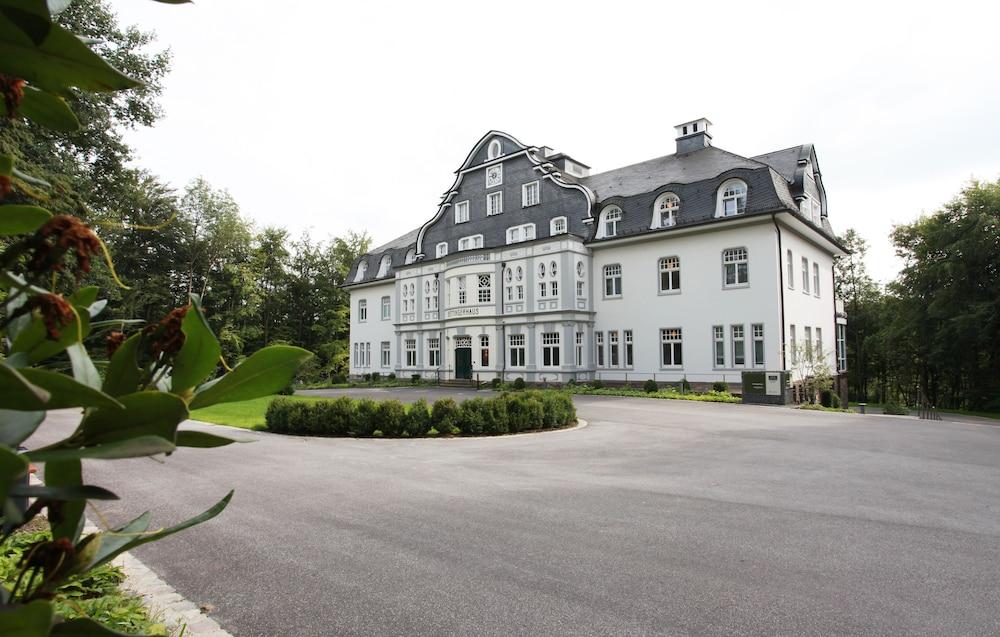 سيمينار - أوند تاجونجز هوتل جروسي ليدر