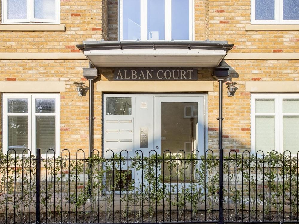 كوزي أبارتمنت إن هاتفيلد نير يونيفيرسيتي أوف هيرتفوردشير منطقة الاستقبال