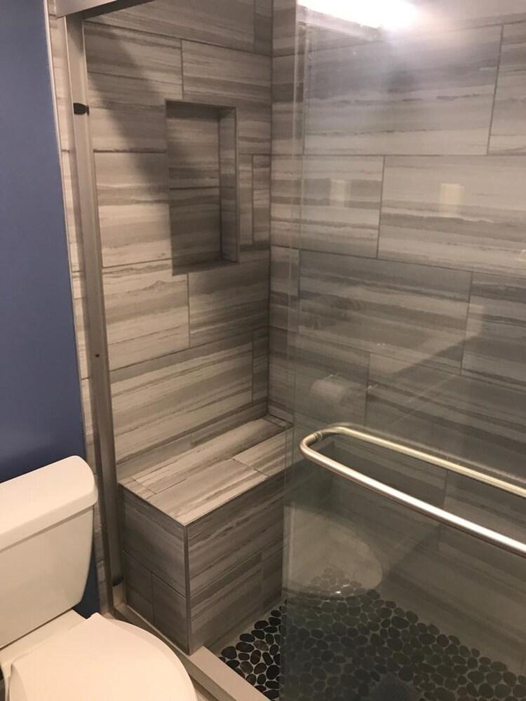 هينلوبين يونيت 712 باي لونج آند فوستر نادي صحي