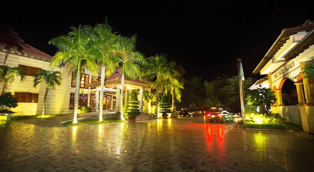 رويال هوتل آند هيلث كير ريزورت كوي نون المنطقة الخارجية