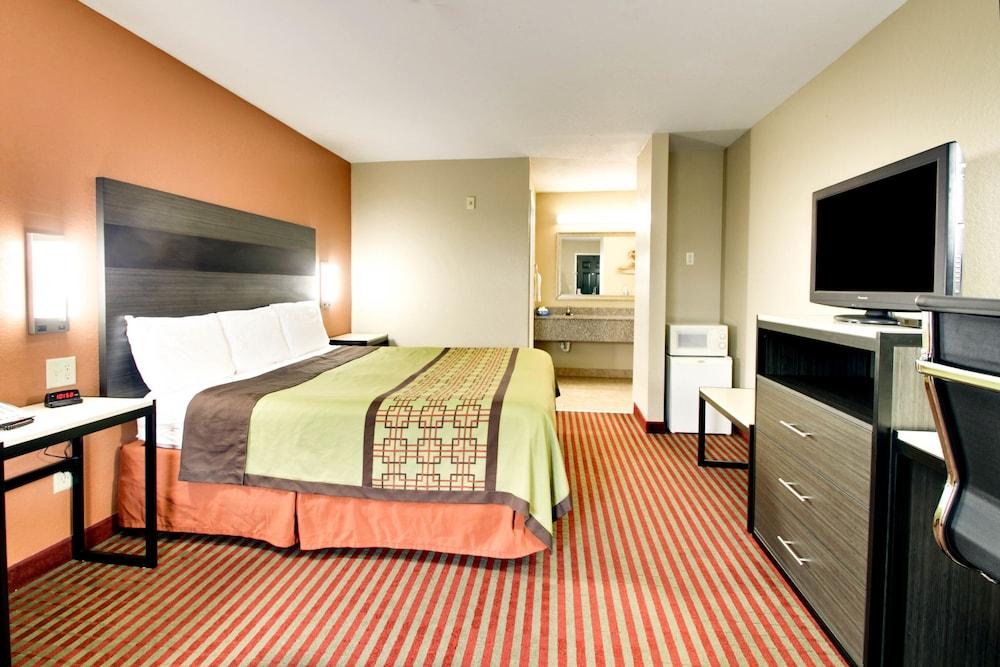 Key West Inn - Millbrook Room