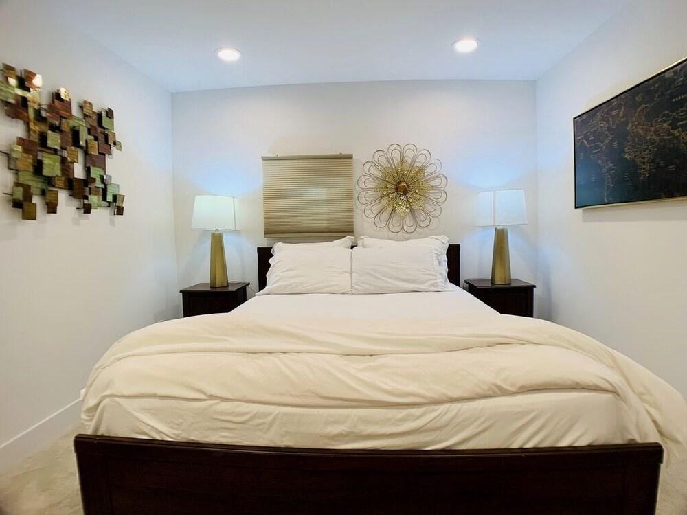 فينيوود بازمنت هايداواي - زو ميتس ليك داخلي