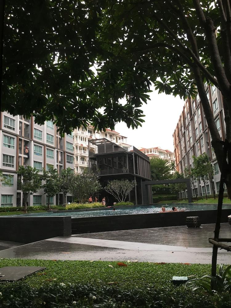 دي كوندو ماين باي بي بي حمام سباحة مكشوف