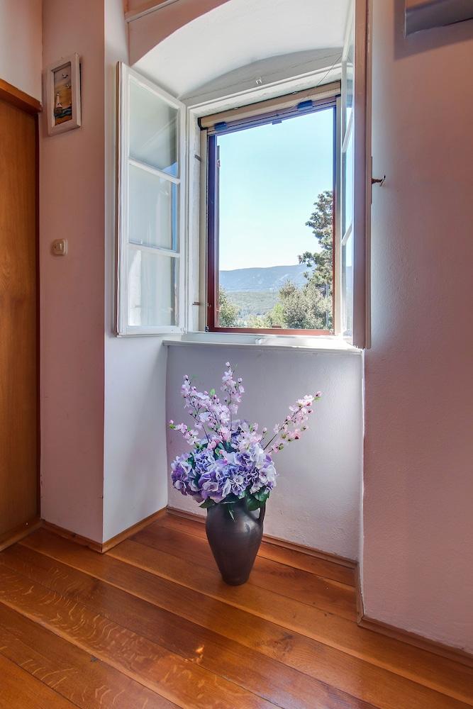 يونيك أنتيستريس أواسيس فيلا أنتيكوا داخلي