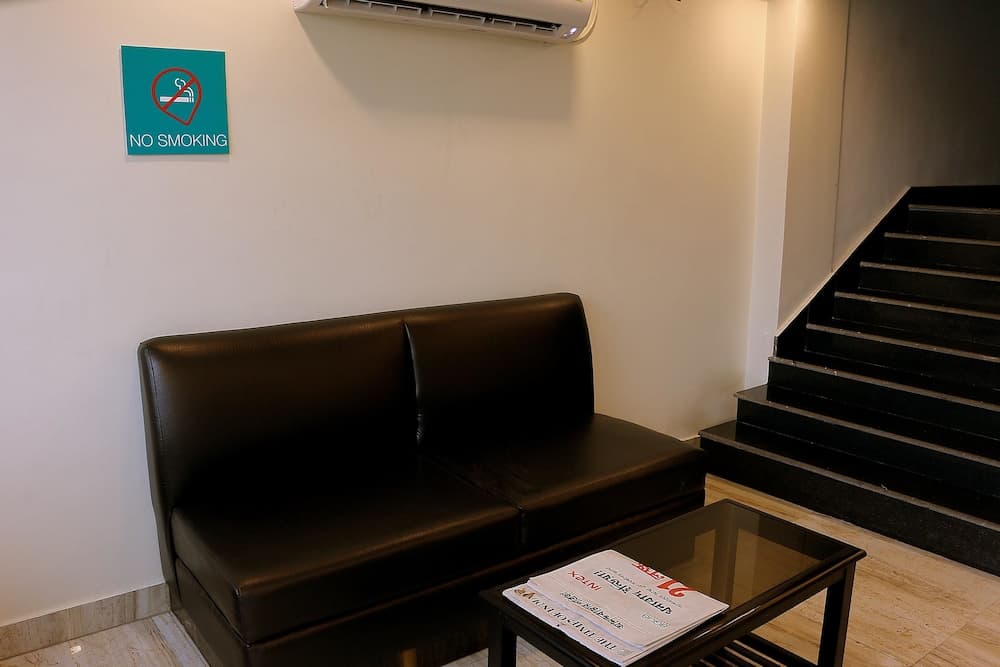 OYO 886 Hotel Sheldon International Lobby Sitting Area