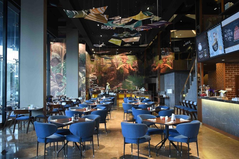 لومينور هوتل أيربورت سيدواريو بايإبيتٕوش الردهة