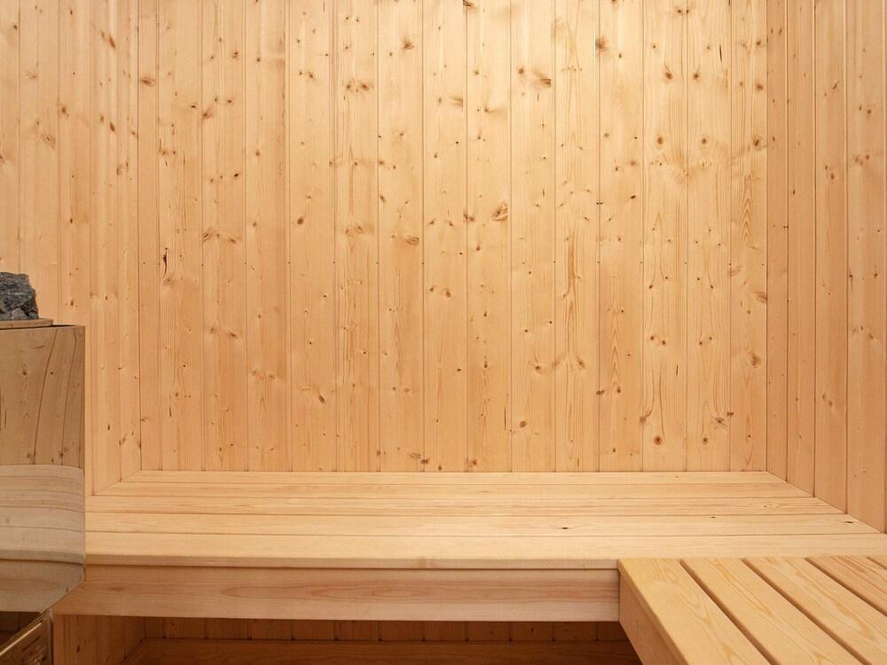 بريميوم هوليداي هوم إن باندروب ويذ سونا ساونا