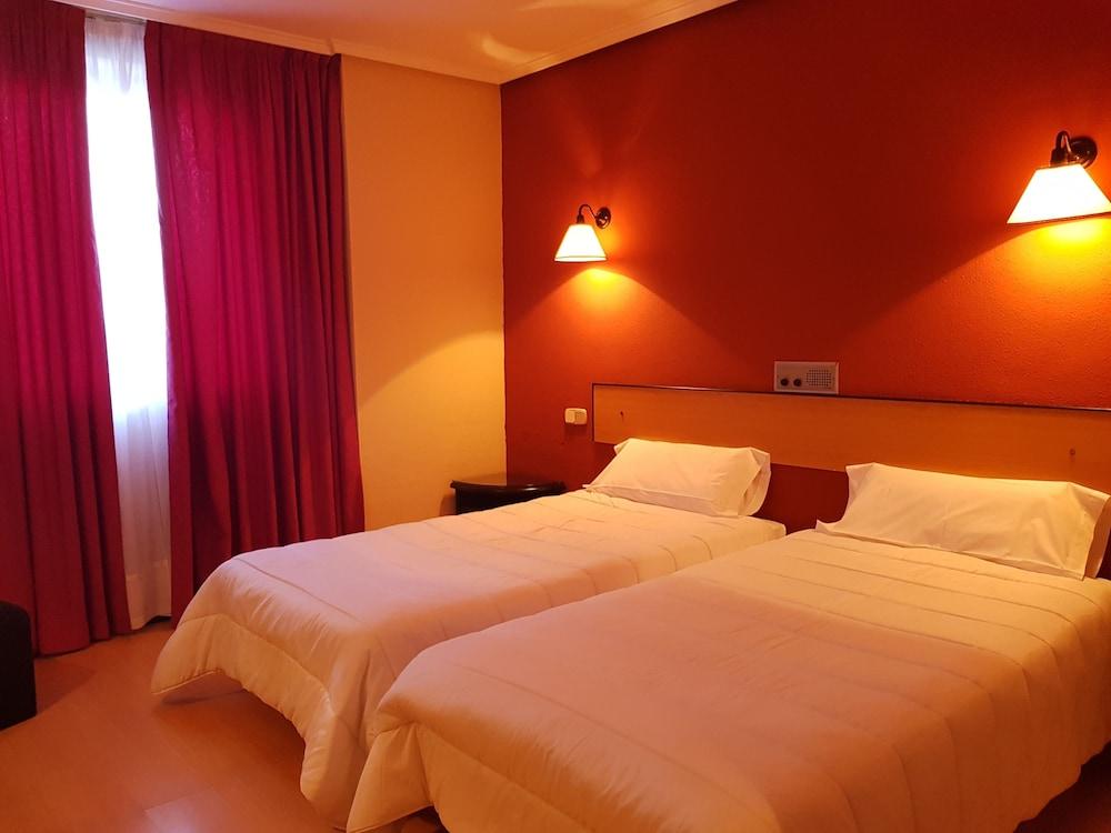 Hotel Faranda Express Torrelavega Room