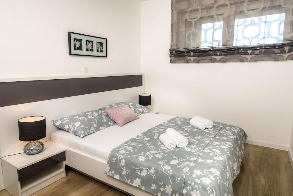 أبارتمنتس آند رومز دانيفان بول فيلاز غرفة