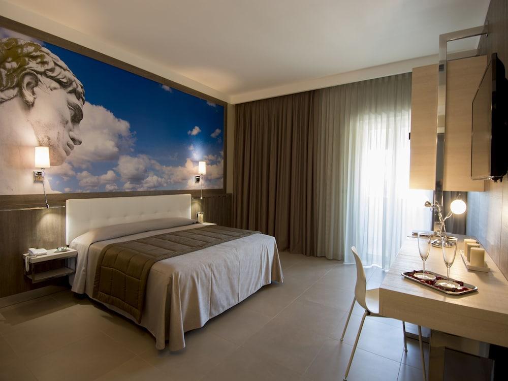 ايراكل هوتل