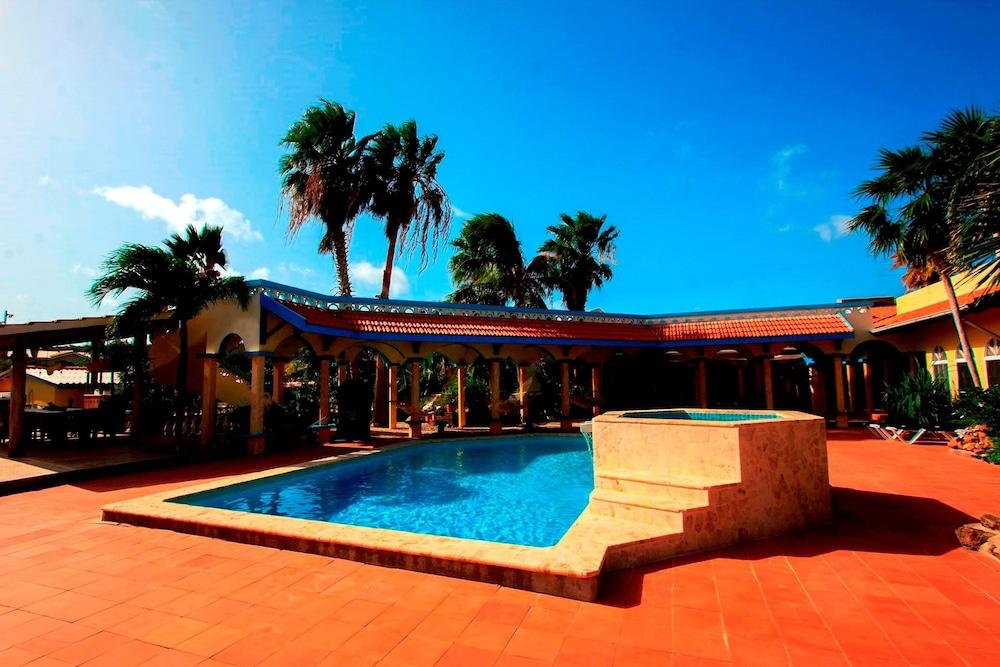 Goood Resort Outdoor Pool