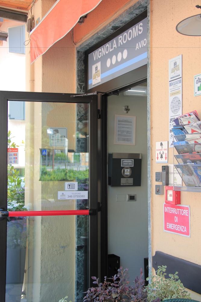 Vignola Rooms Avio Exterior