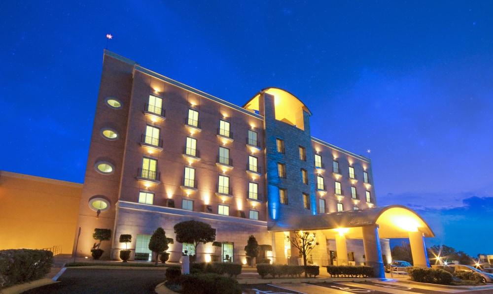 هوليداي إن إكسبرس  يياا أ يرو ويرتو ب اييو باي آيتش جي المنطقة الخارجية