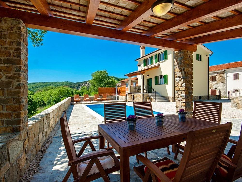 Well Maintained Villa With Private Pool, Large Garden and Partly View of the Kvarner Gulf Exterior