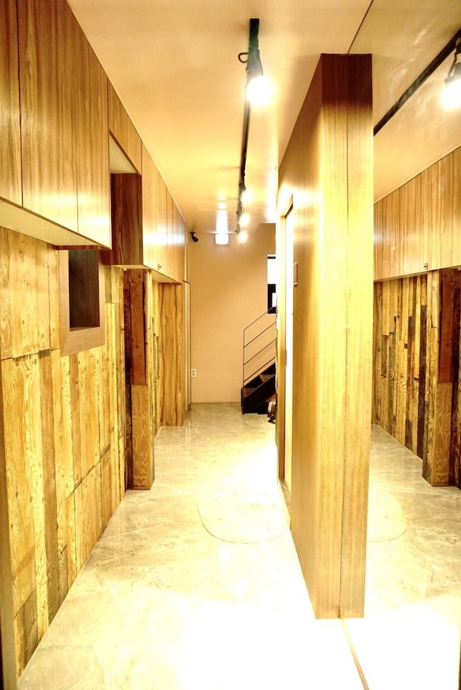 Capsule Majung Interior