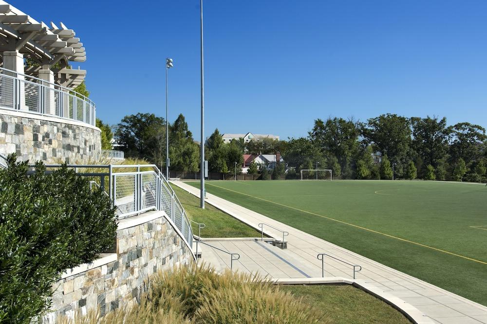 إمباسي سويتس، هيلتون داليس آيربورت المنطقة الخارجية