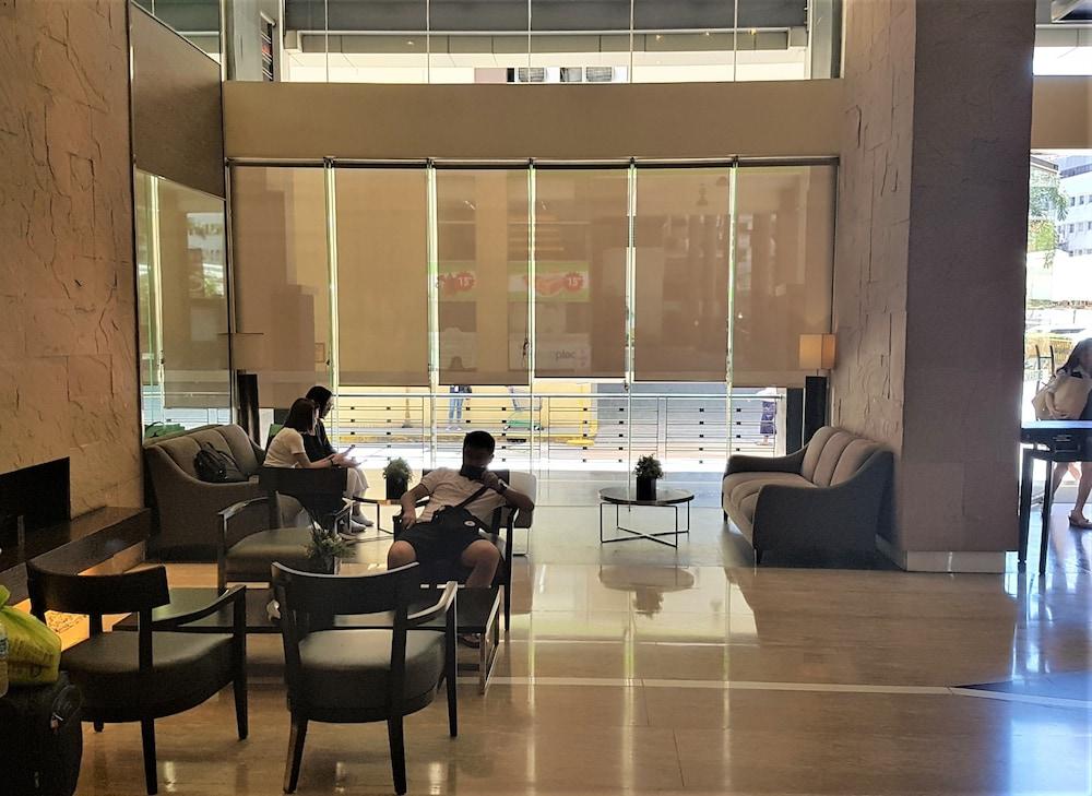 كوزي باد إن هارت أوف ماكاتي هي سبيد واي فاي منطقة الجلوس في الردهة