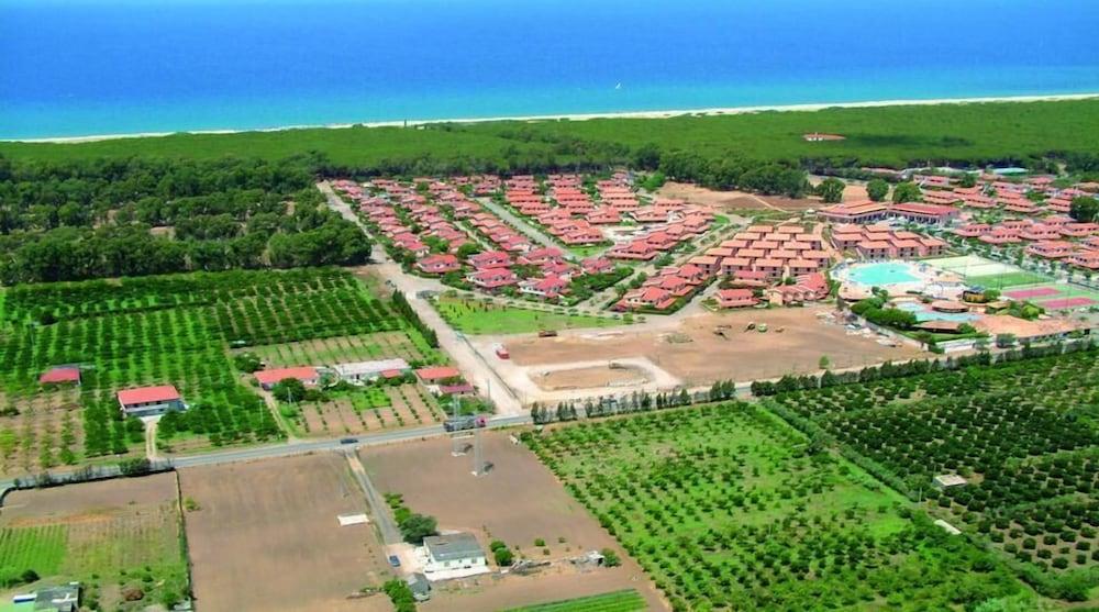 تي إتش بيتسو كالابرو - بورتو أدا فيليدج منظر من الجو