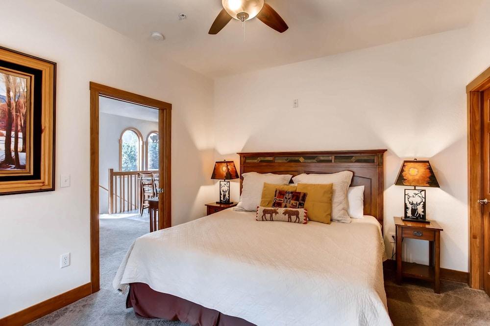 بلاك كانيون إن يونيت آف غرفة