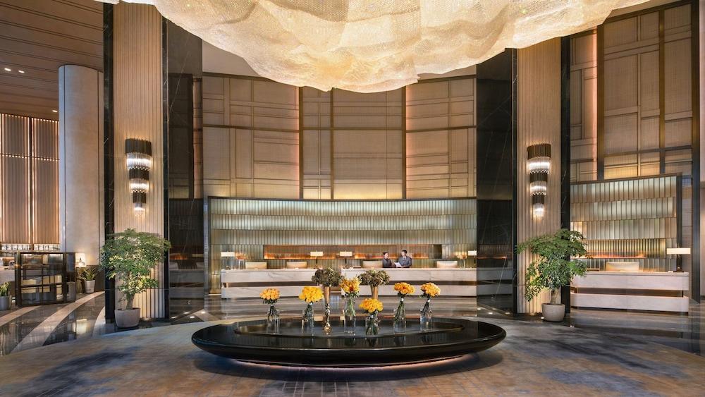 كراون بلازا شيانغشي، آن آي آيتش جي هوتل أخرى