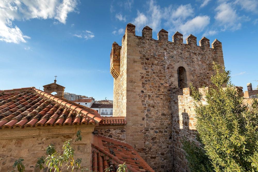 Barceló Cáceres V Centenario Exterior