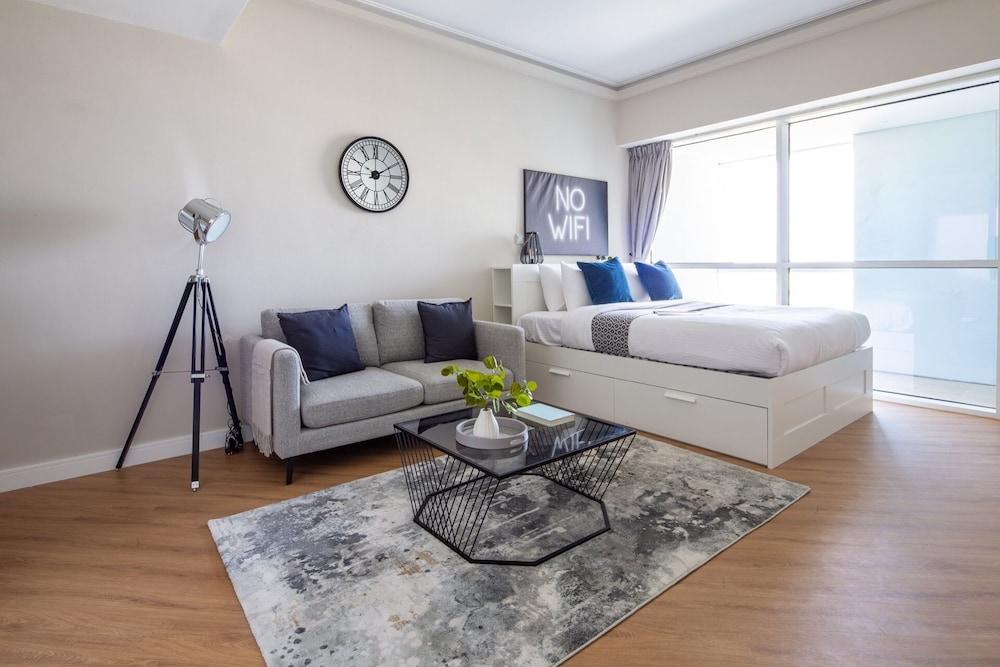 Neat And Gorgeous Studio Apartment In JLT Featured Image