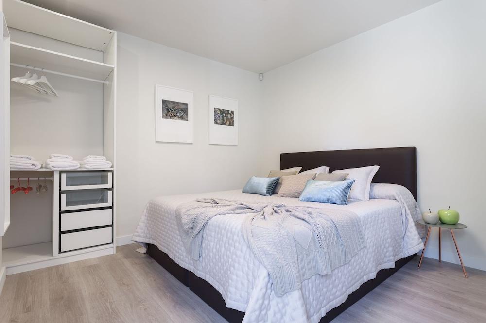 BCN Design Apartment with Portable Wifi Featured Image