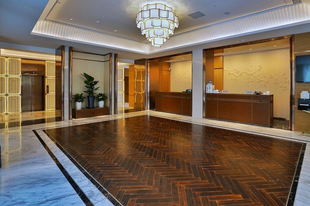 ميتروبولو لوجيازوي جينتشياو جاردن هوتل داخل الفندق