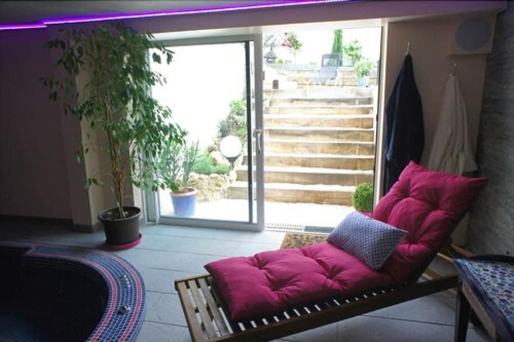 بد آند بريكفاست كروسن بلازا آند سبا نادي صحي