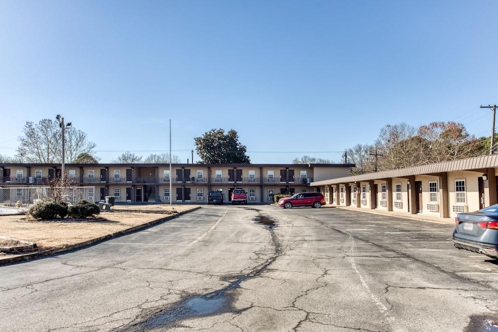 OYO Hotel Bald Knob near Searcy AR Exterior