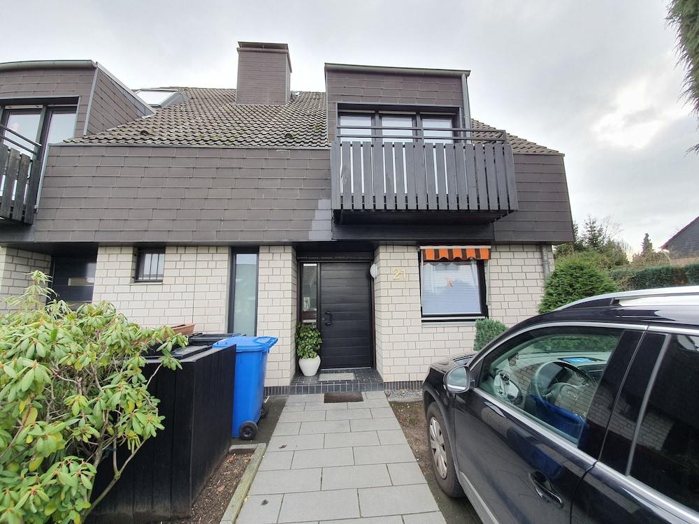 بيزنس أبارتمنتس أوست