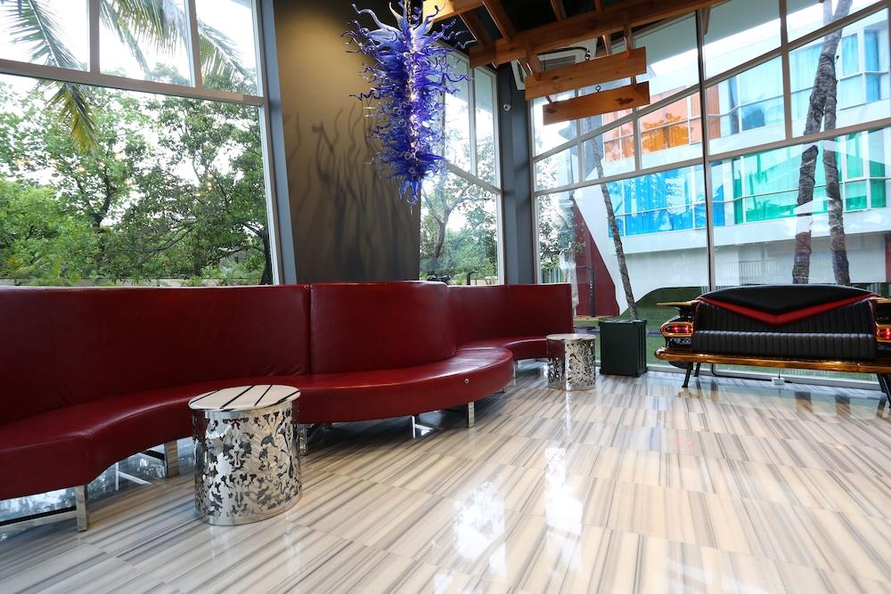 آي لوف بيل بوتومز منطقة الانتظار في الردهة