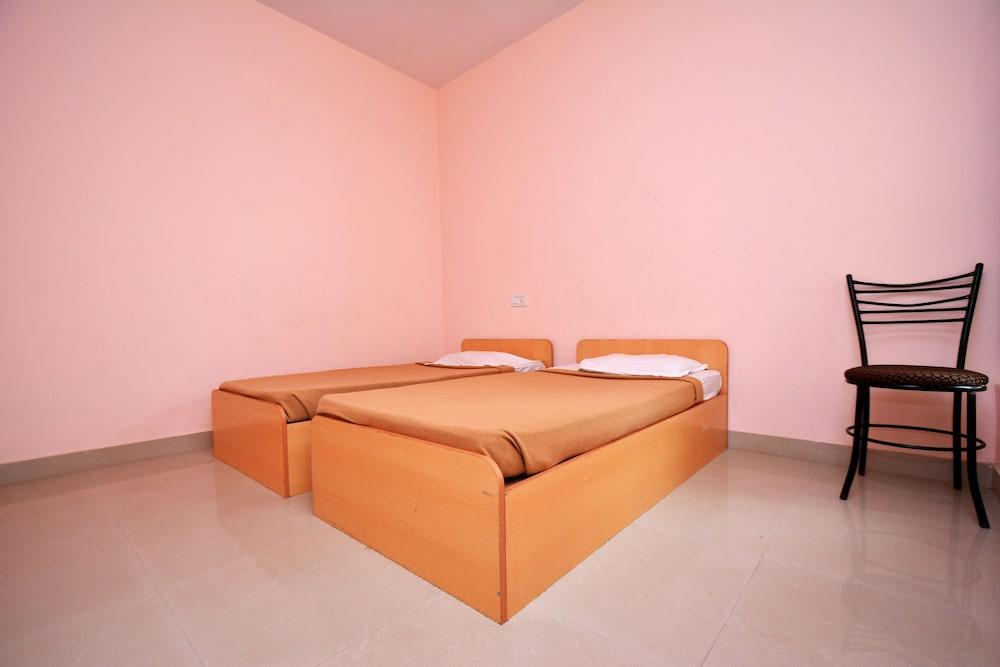 Mervian Lets Room