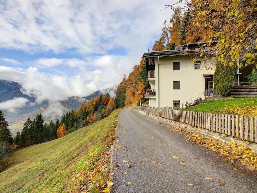 تشارمينج أبارتمنت إن ماتري إن أوستتيرول ويذ إنفريريد ساونا