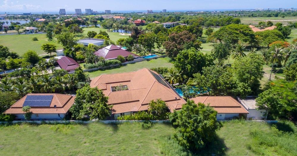 36بد رور اكشري تروبيكال بول فيلا ي اي 125 منظر من الجو