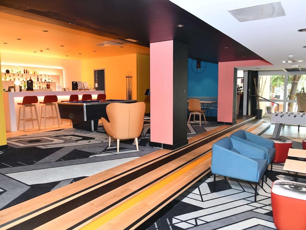 ibis Styles Avignon Sud Lobby Sitting Area