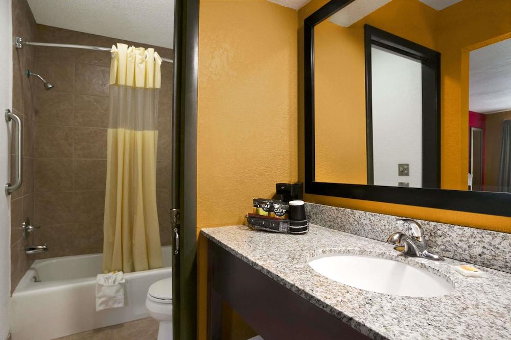 دايز إن باي ويندام ليبرتي/نورث إيست كانساس سيتي أخرى