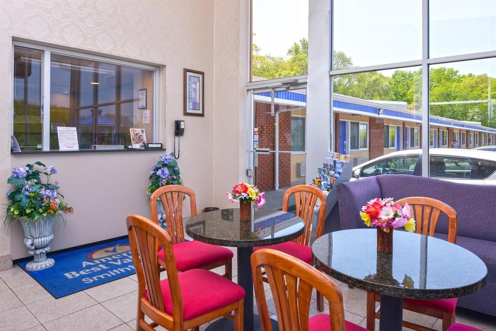 أميريكاز بيست فاليو إن سميث تاون لونج أيلاند الردهة